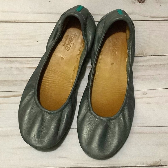 tieks| Metallic Grey Pewter Ballet Italian Leather Flats Sz 8 Comfort Travel - Picture 1 of 12